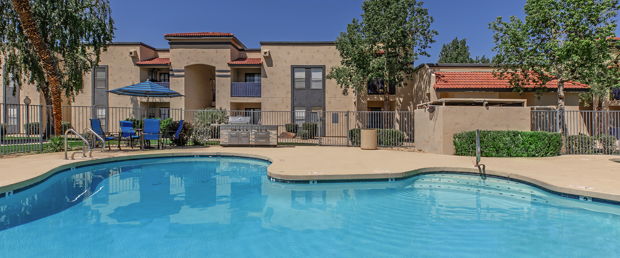 Phoenix, AZ Apartments - Monaco31 Apartments Swimming Pool and Spa with Lounge Chairs and Shaded Table Seating